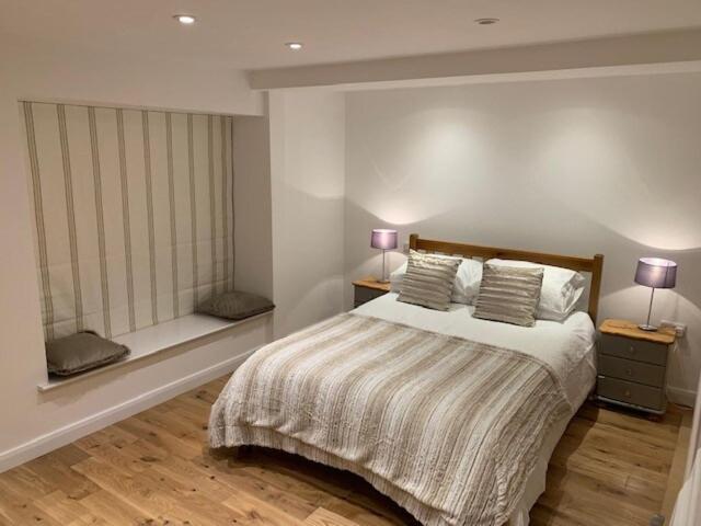 Apartment Superb 2 Bedroom Town Apartment, Quiet Location