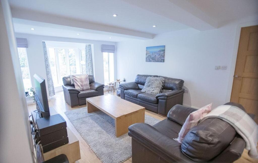 Superb 2 Bedroom Town Apartment, Quiet Location *