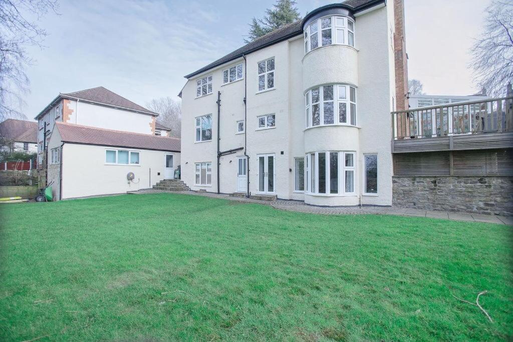 Apartment Superb 2 Bedroom Town Apartment, Quiet Location