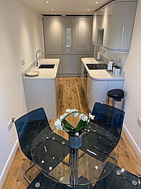 Superb 2 Bedroom Town Apartment, Quiet Location Apartment *