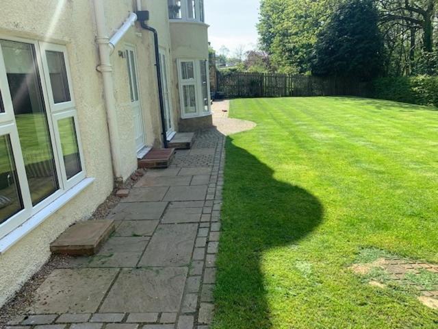Superb 2 Bedroom Town Apartment, Quiet Location *